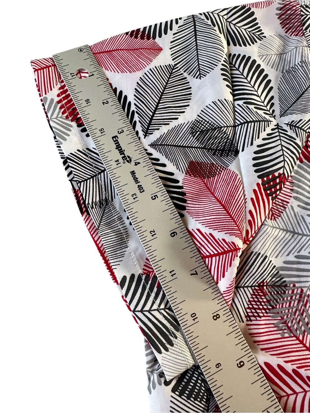NWT Butter-Soft Stretch V-Neck Leaf Print Scrub Top — Pink & Gray XL - Picture 10 of 12